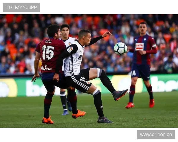 世体曝罗德里戈右腿超负荷缺训